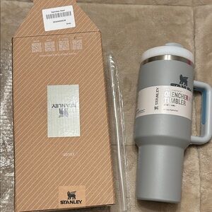 New 40 Oz Stanley Grey Quencher Travel Tumbler H2.0 Handle and Straw 1.18L